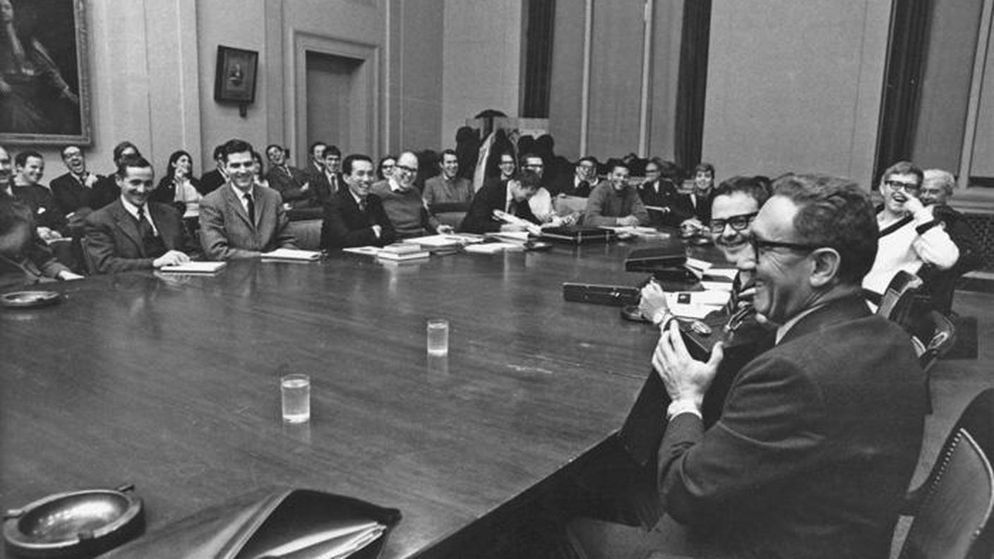 Università di Harvard, dicembre 1968: l'ultimo seminario diretto da Henry Kissinger, prima di lasciare l'insegnamento per dedicarsi alle funzioni di consigliere per la sicurezza nazionale