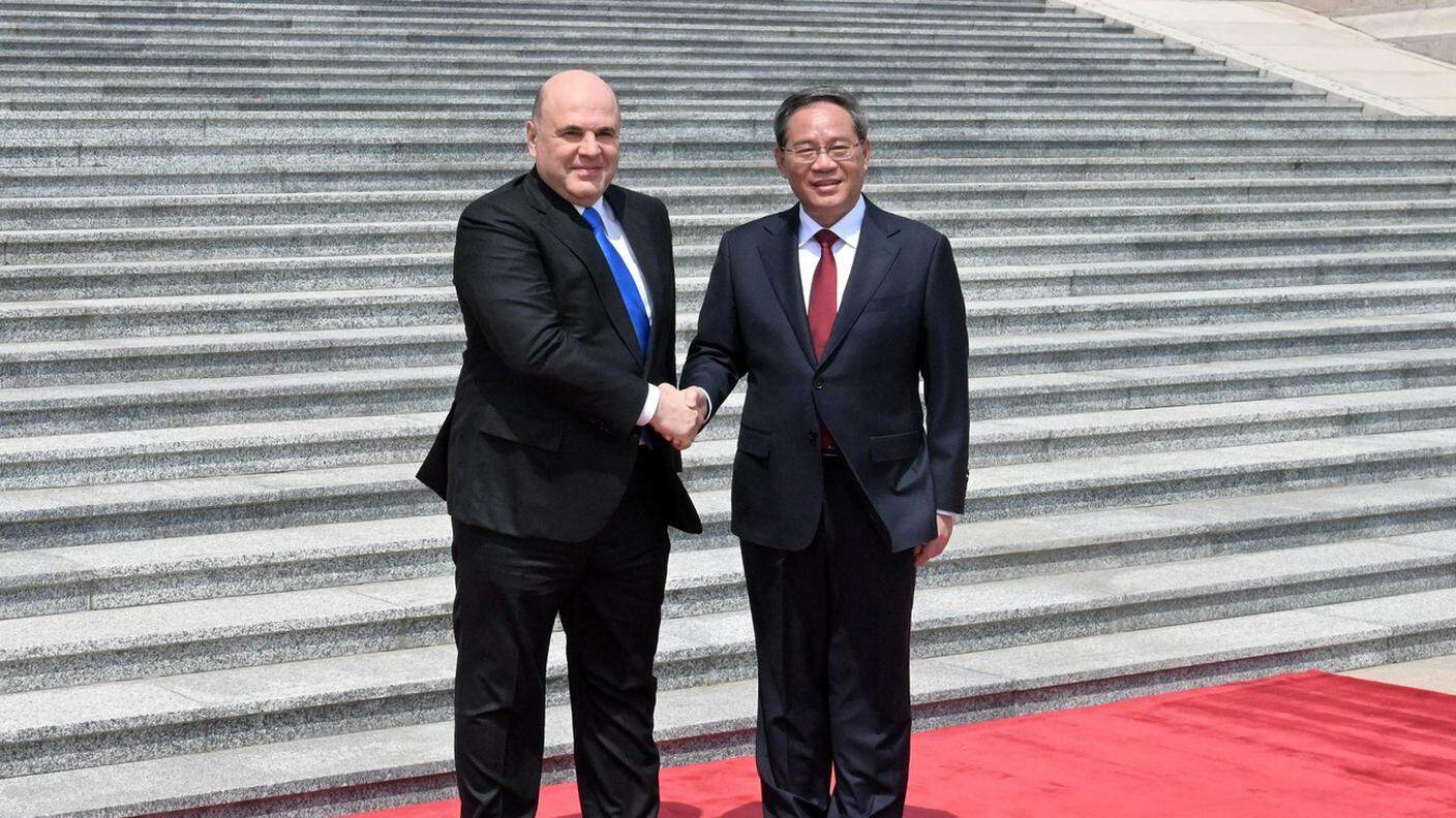 Il primo ministro russo Mikhail Mishustin incontra il premier cinese Li Qiang