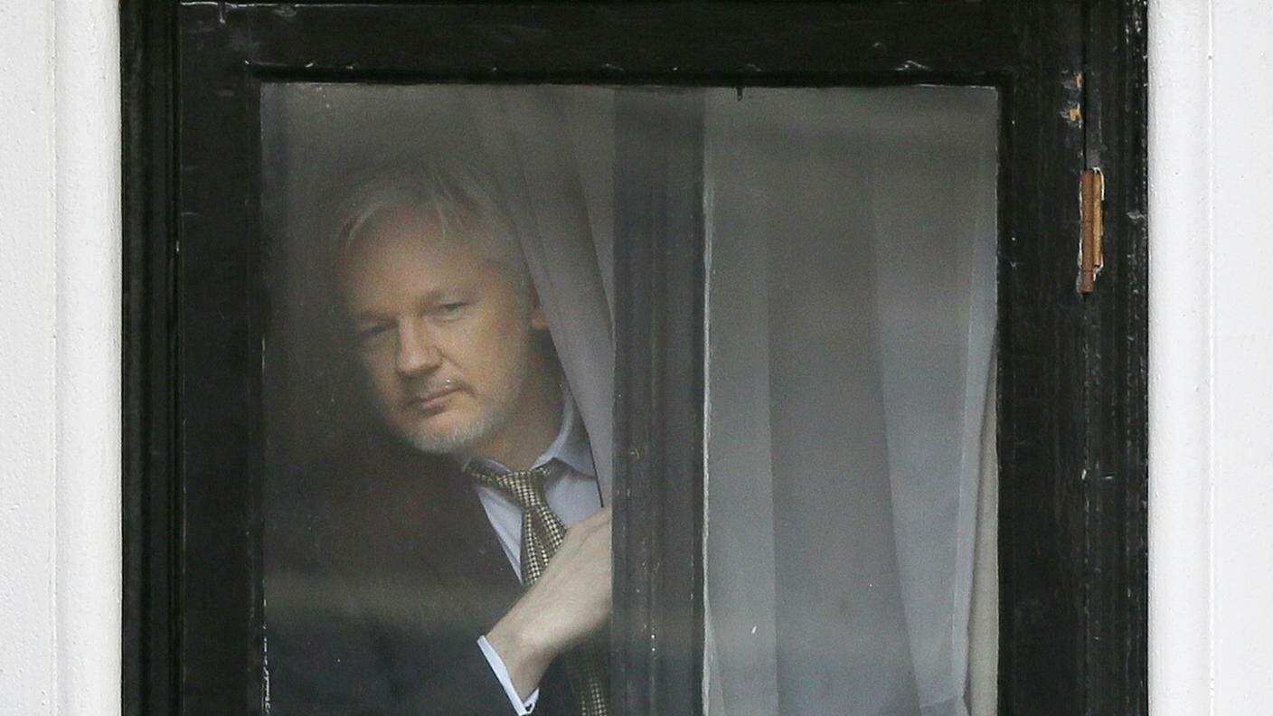 Il fondatore di Wikileaks "sta alla finestra"