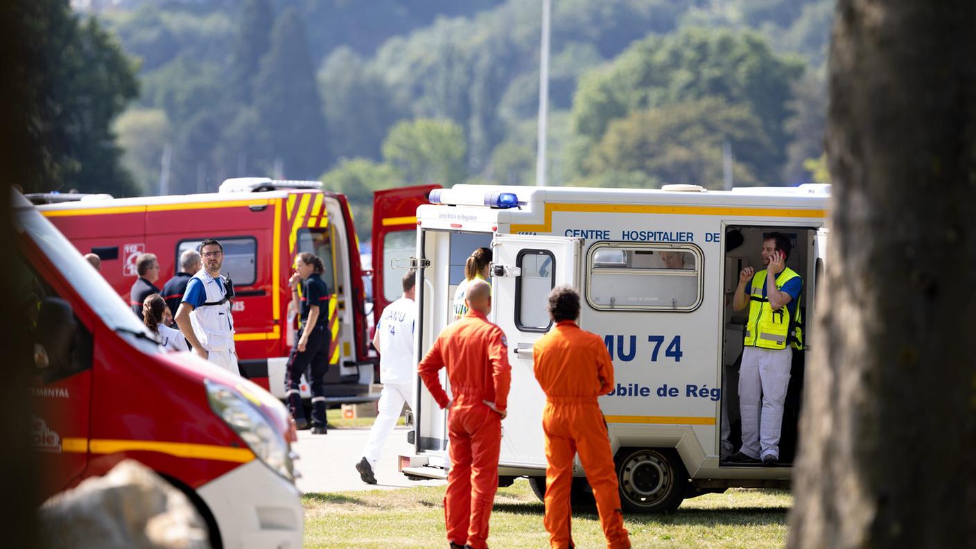 Soccorritori accorsi nell'area, ora isolata dalle forze dell'ordine. Almeno 3 delle vittime sono in pericolo di morte