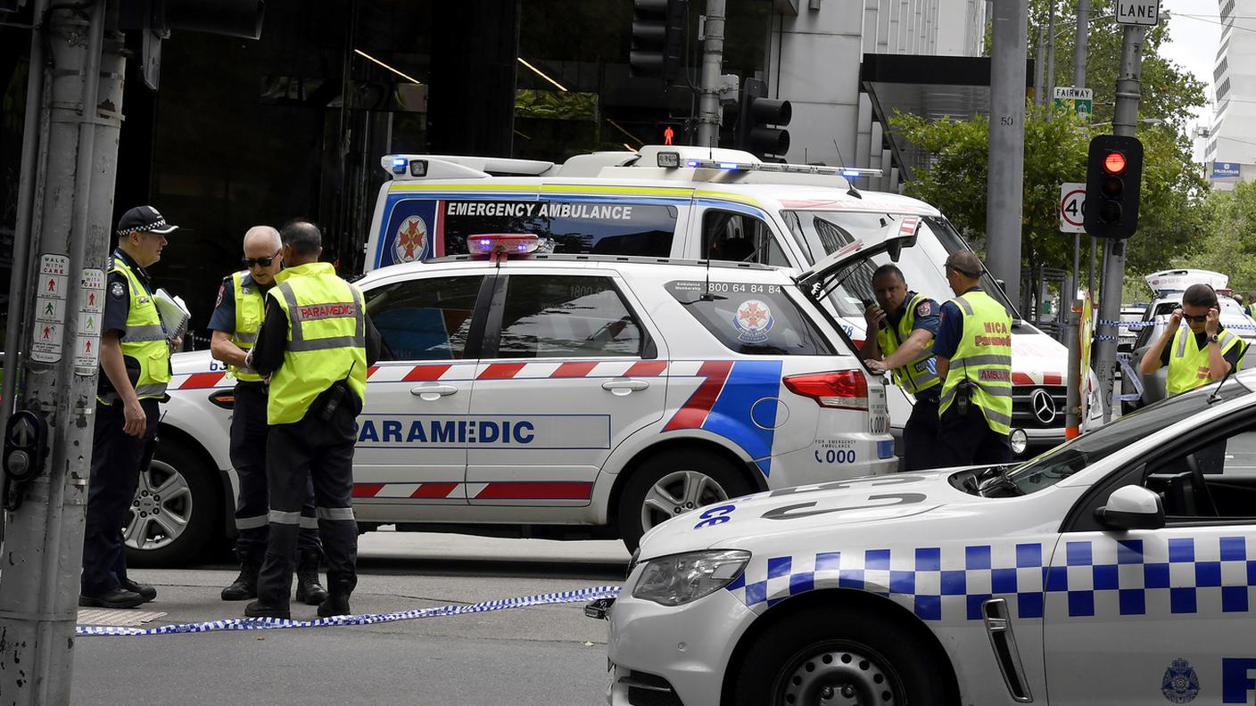 Polizia e soccorritori sono intervenuti nel distretto finanziario della città, in pieno centro