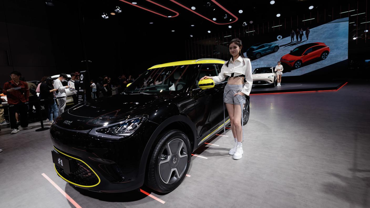 Uno stand all'Esposizione internazionale dell'industria automobilistica di Shanghai