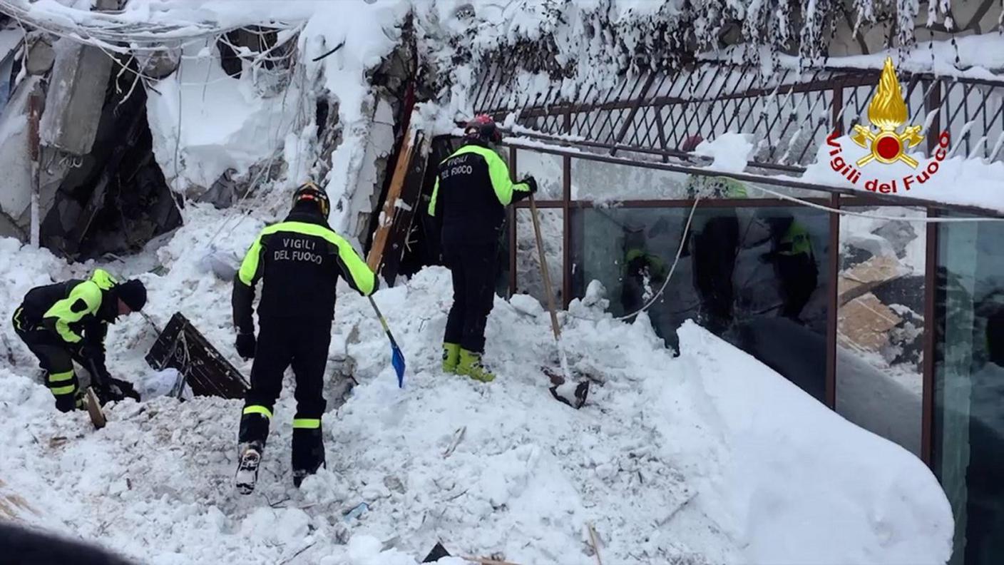 Gran Sasso, i dispersi sono sotto la valanga da 43 ore