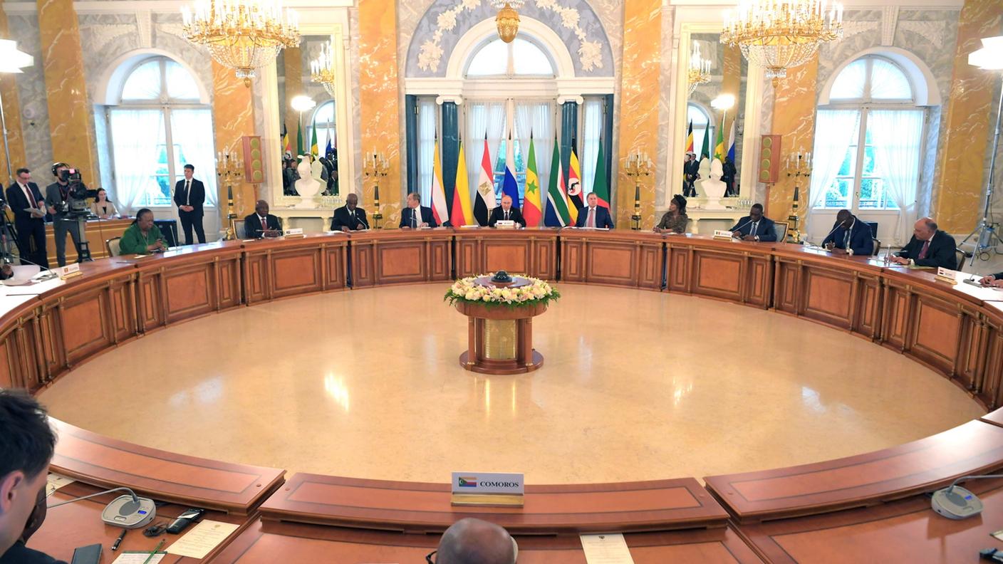 L'incontro tra il presidente russo Vladimir Putin e i leader africani a San Pietroburgo