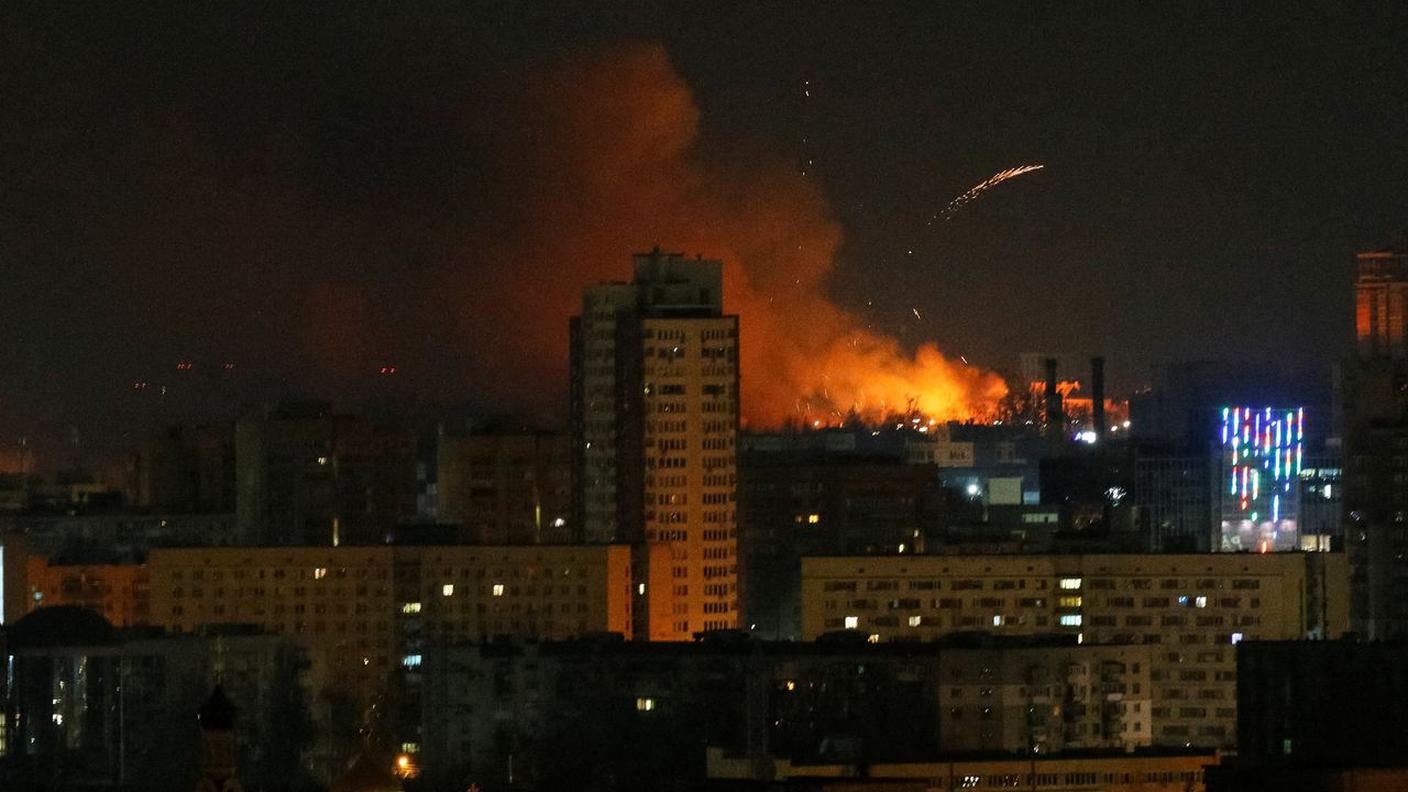 Kiev è finita sotto le bombe russe lunedì notte, come era già accaduto nell'ottobre scorso