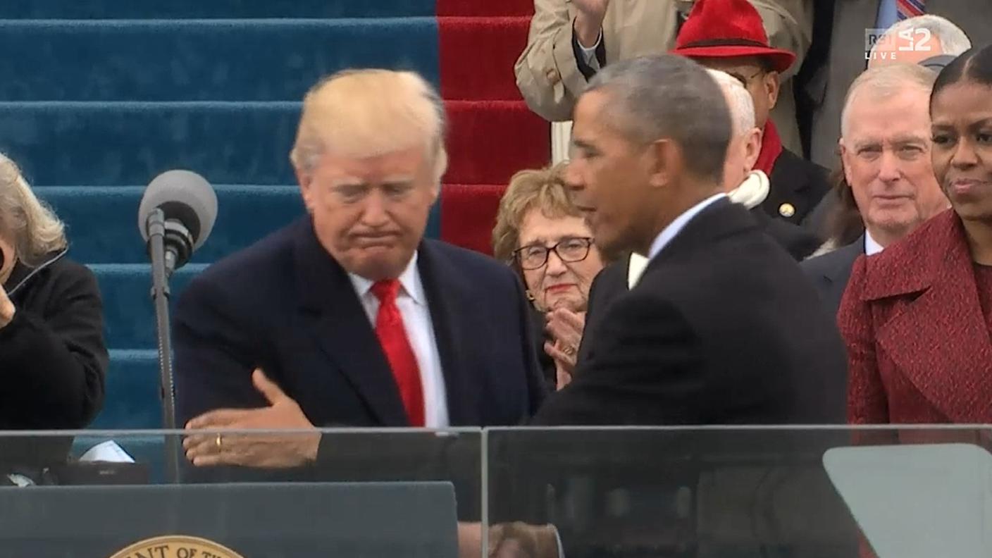 Il saluto tra Trump e Obama