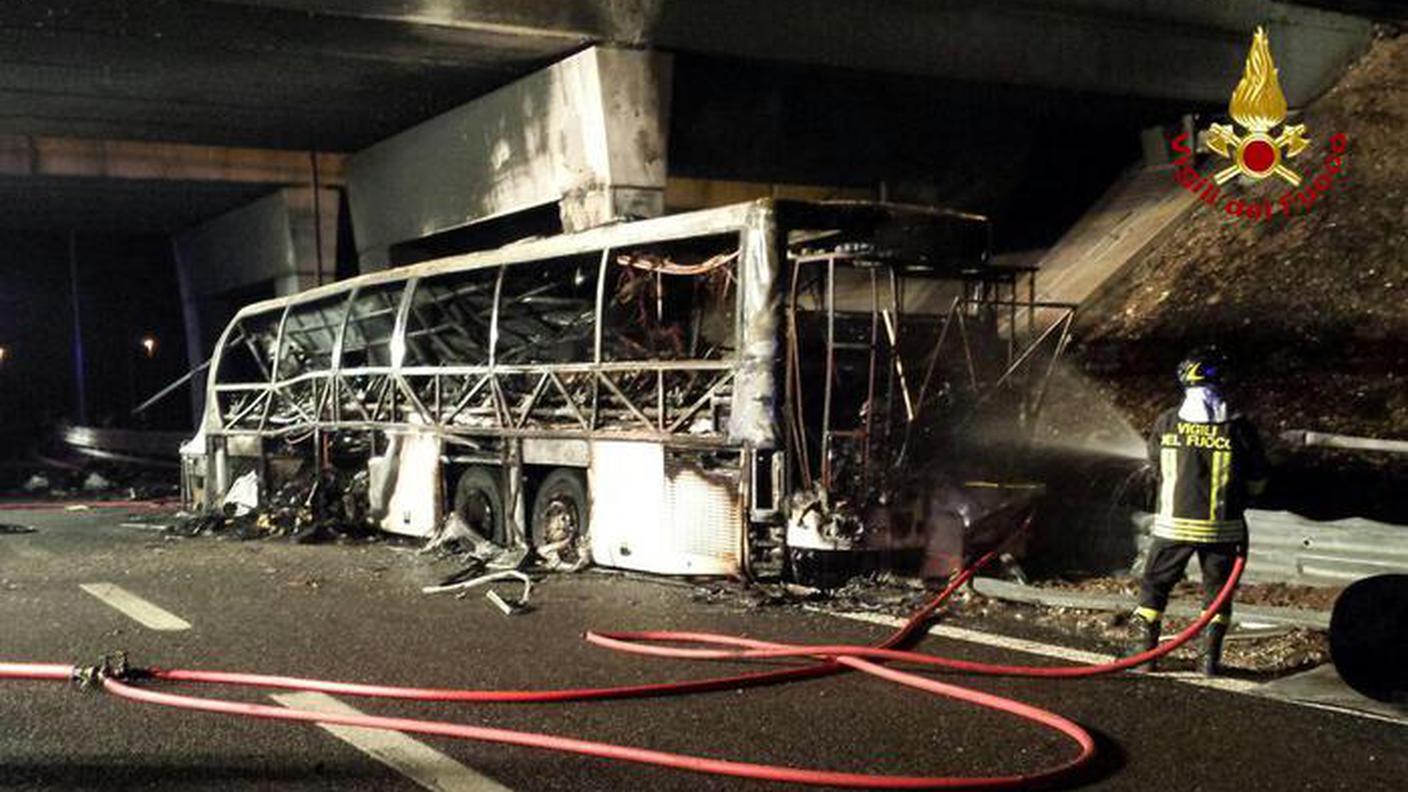 Il bus ha preso fuoco