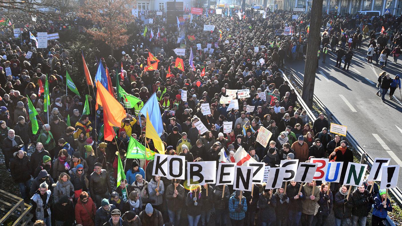 Centinaia di manifestanti contro il populismo 