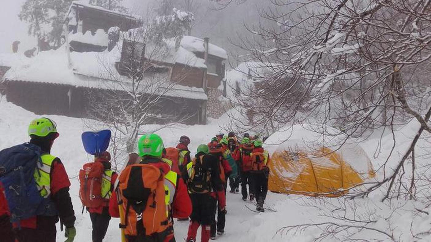 Soccorritori a Rigopiano