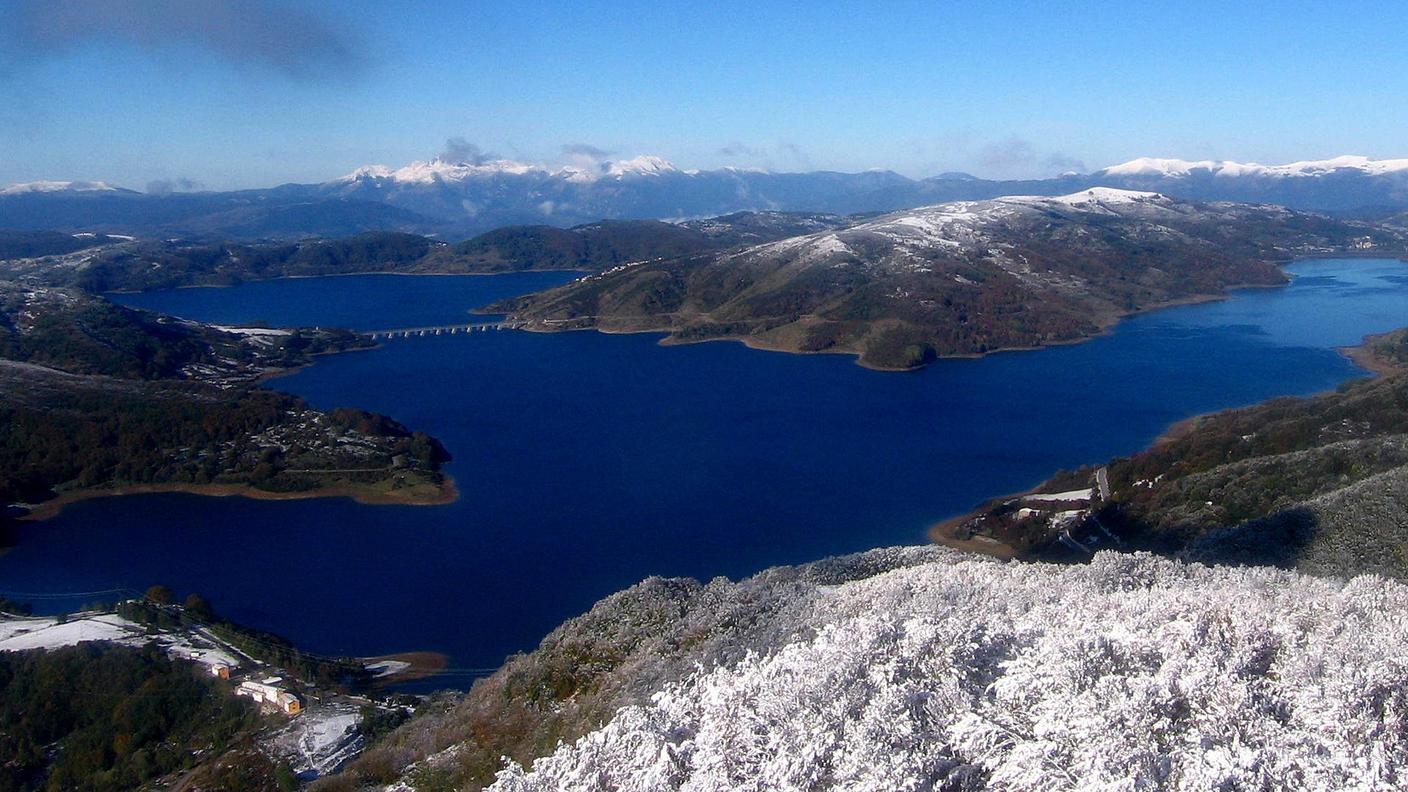 Il lago di Campotosto, il più grande bacino artificiale d'Abruzzo