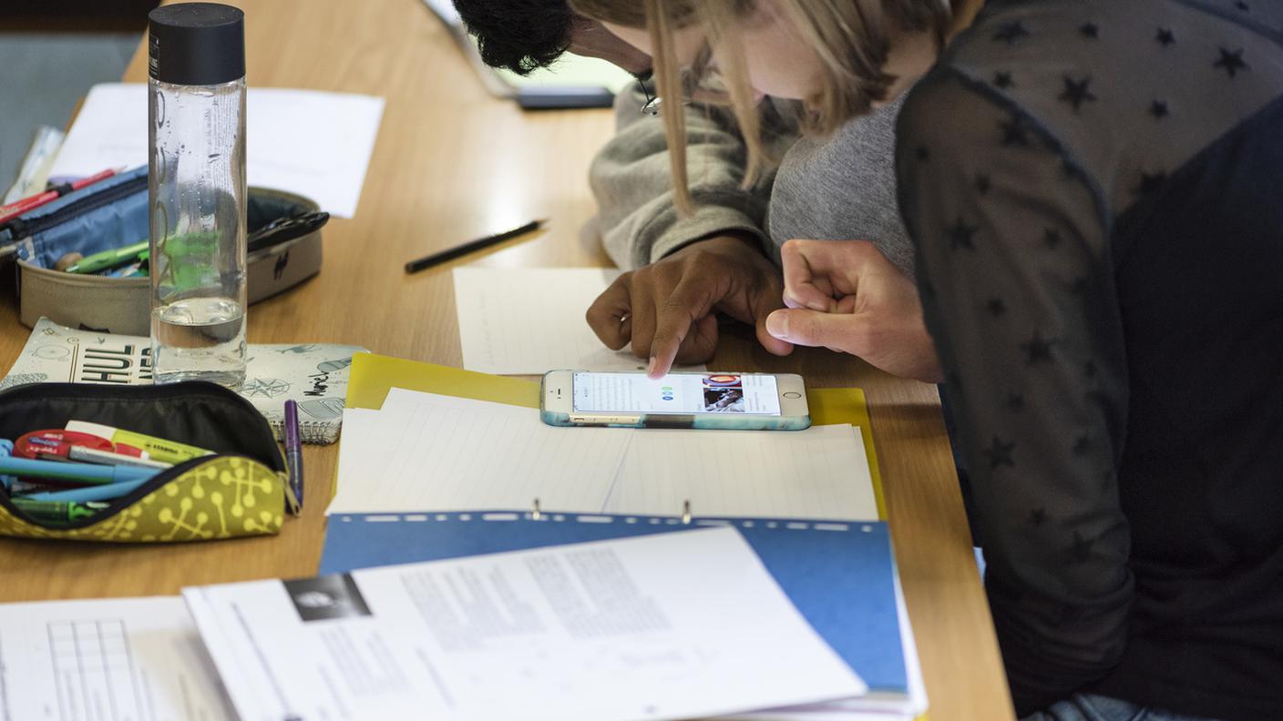 L'Olanda boccia i telefonino a scuola