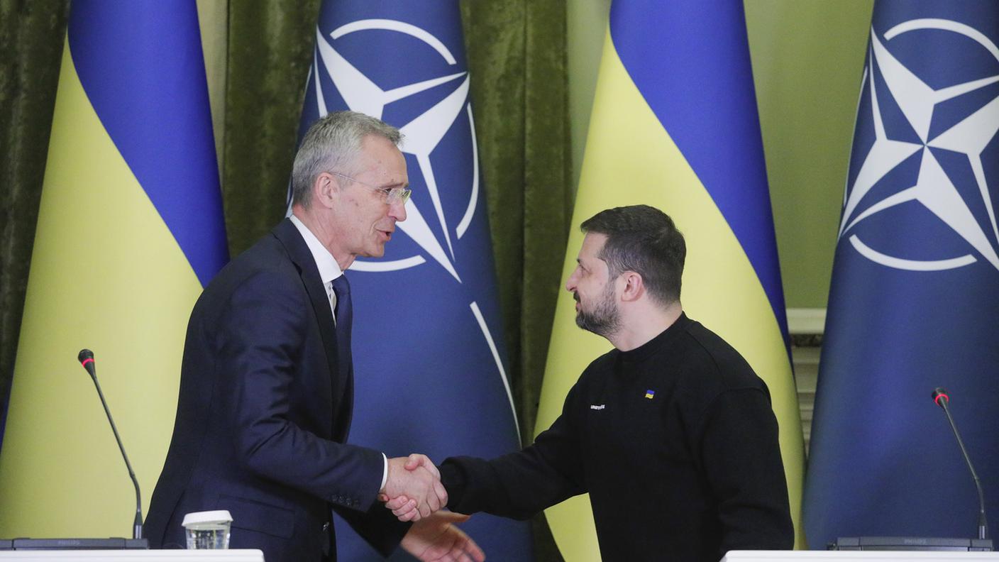 Volodymyr Zelensky e il segretario generale della NATO Jens Stoltenberg, durante il loro incontro a Kiev dello scorso aprile