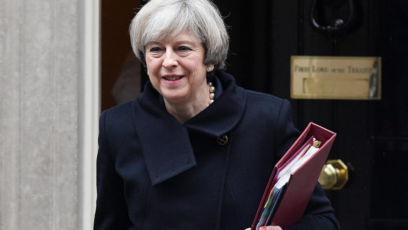 Via libera dei Comuni alla premier May per negoziare la Brexit