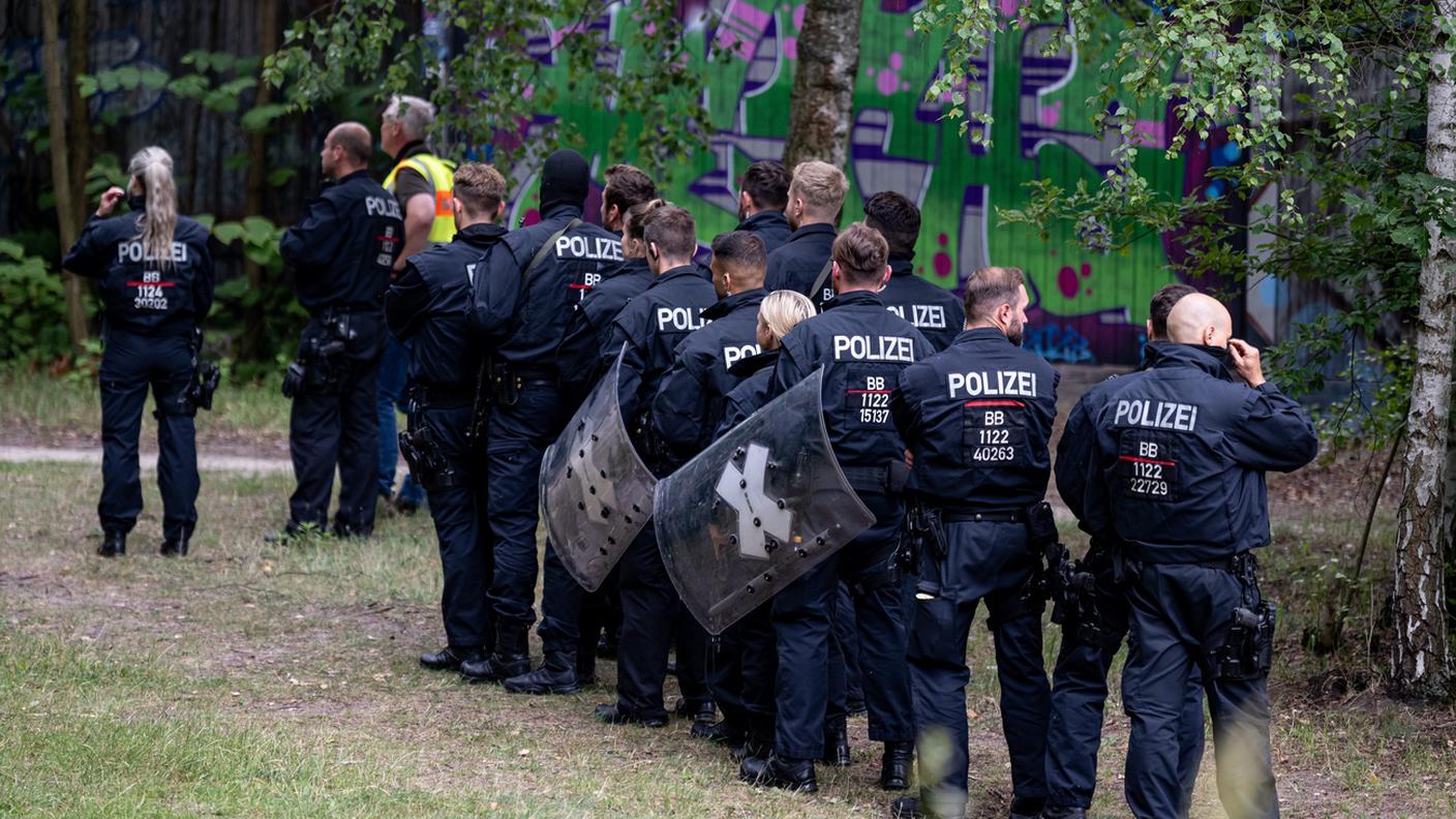 La vasta operazione di ricerca alle porte di Berlino