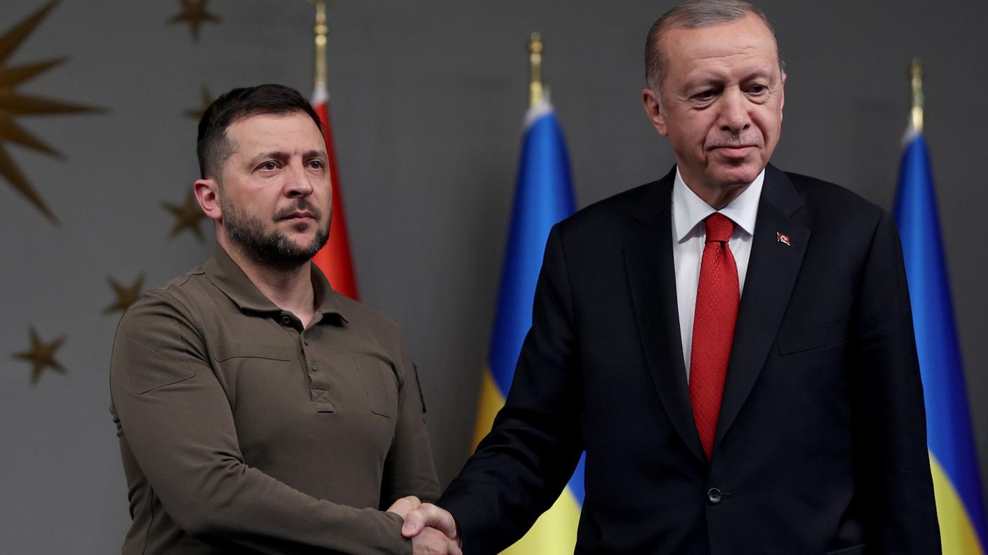 Zelensky chiama Erdogan per riavviare l'accordo sul grano