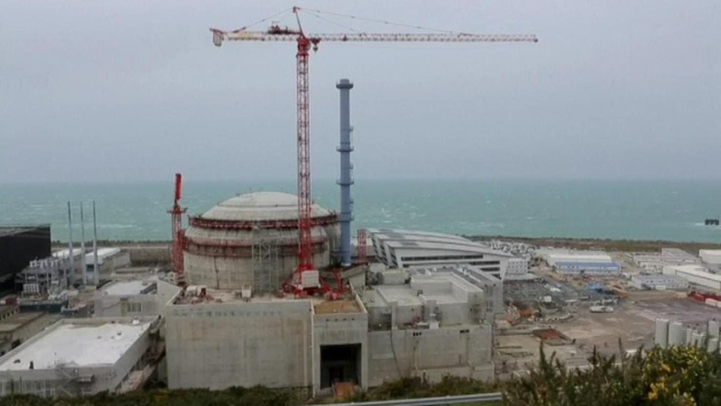Un'immagine della centrale nucleare di Flamanville
