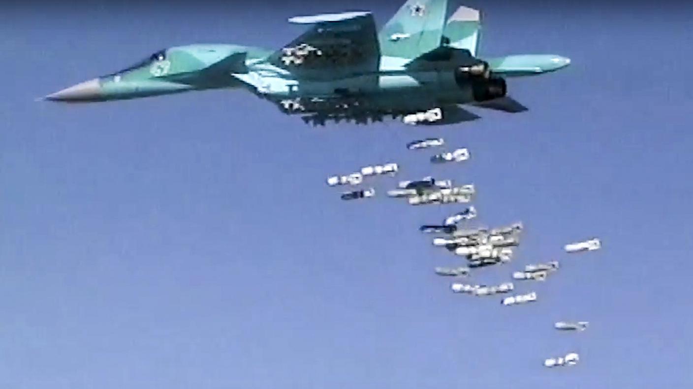 Un caccia-bombardiere russo Su-34 in azione sulla Siria