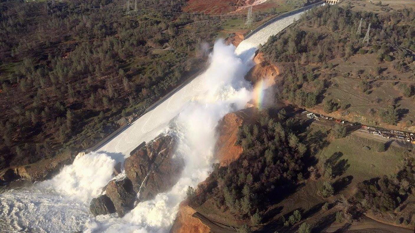Il possibile collasso della diga di Oroville preoccupa le autorità locali