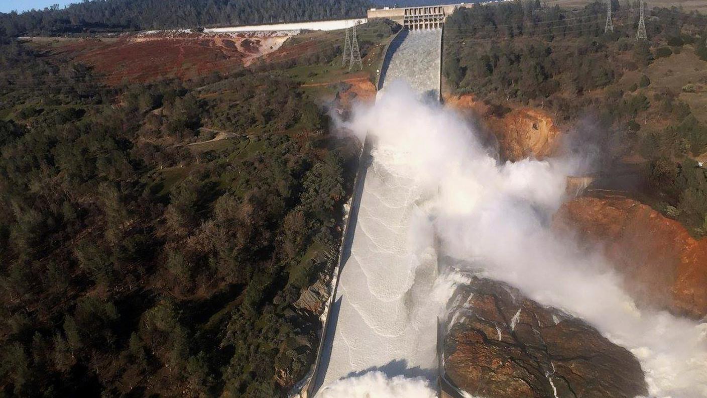 L'impressionante panoramica attuale della diga