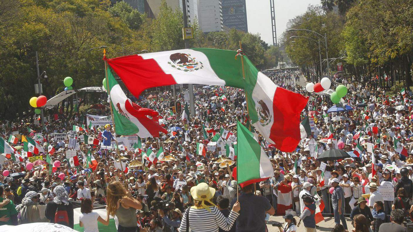 Una manifestazione anti-Trump a Città del Messico