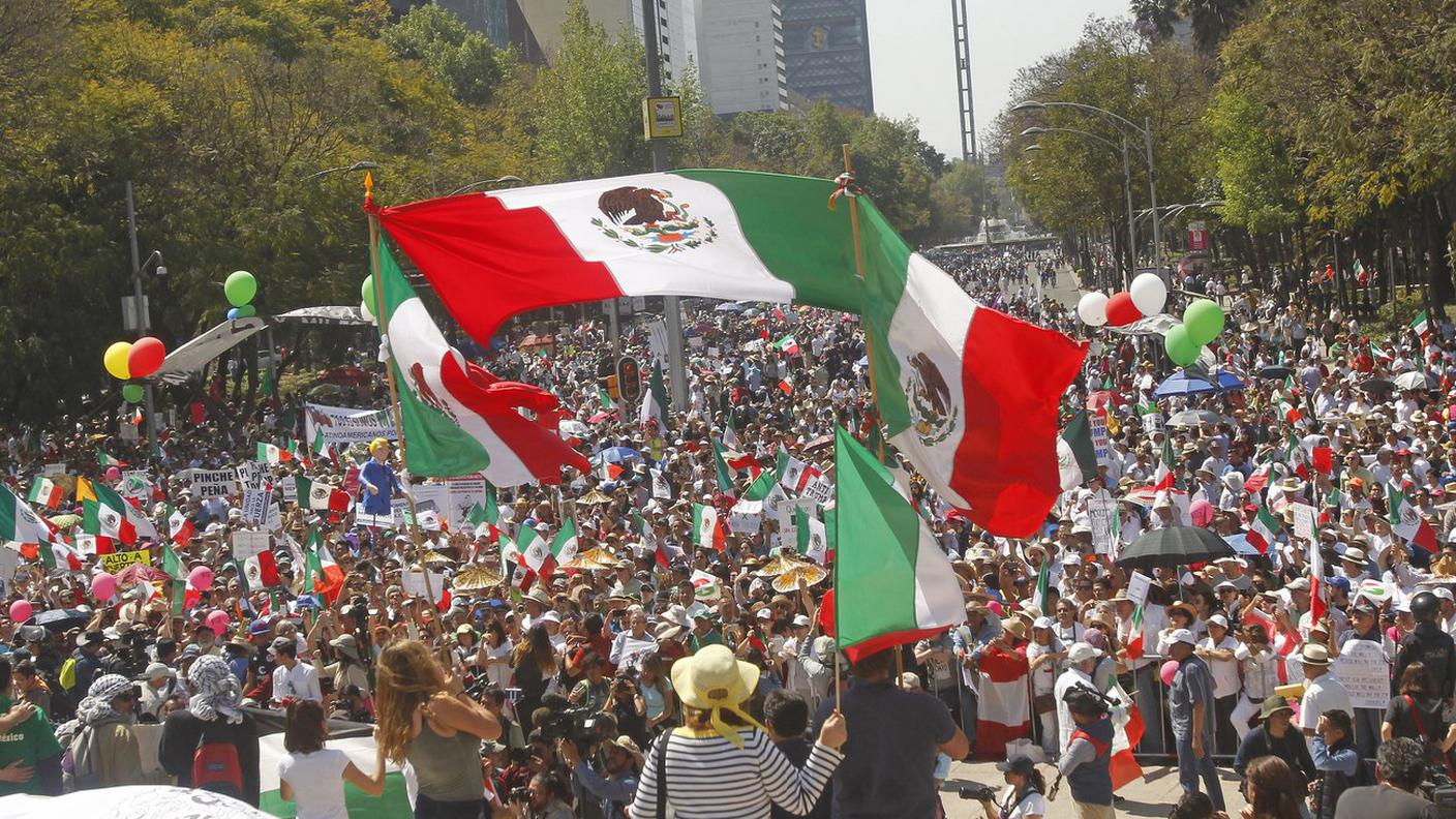 Una manifestazione anti-Trump a Città del Messico