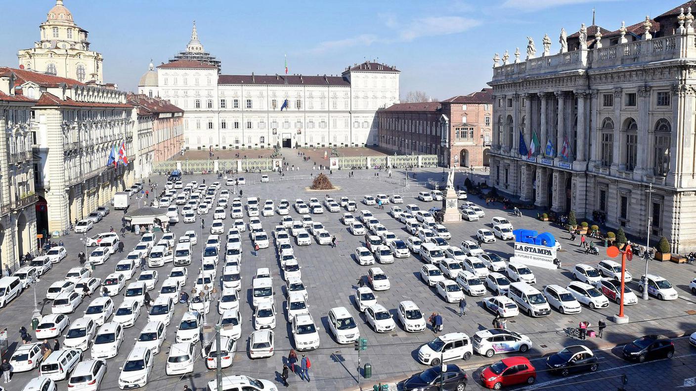Città svuotate delle auto bianche 