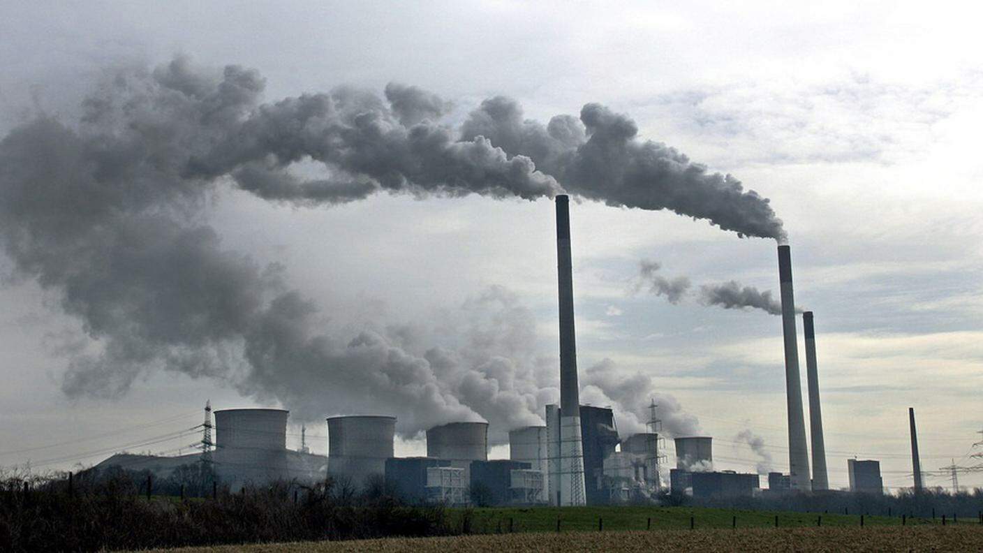 Un impianto che brucia carbone. L'impatto ambientale è devastante