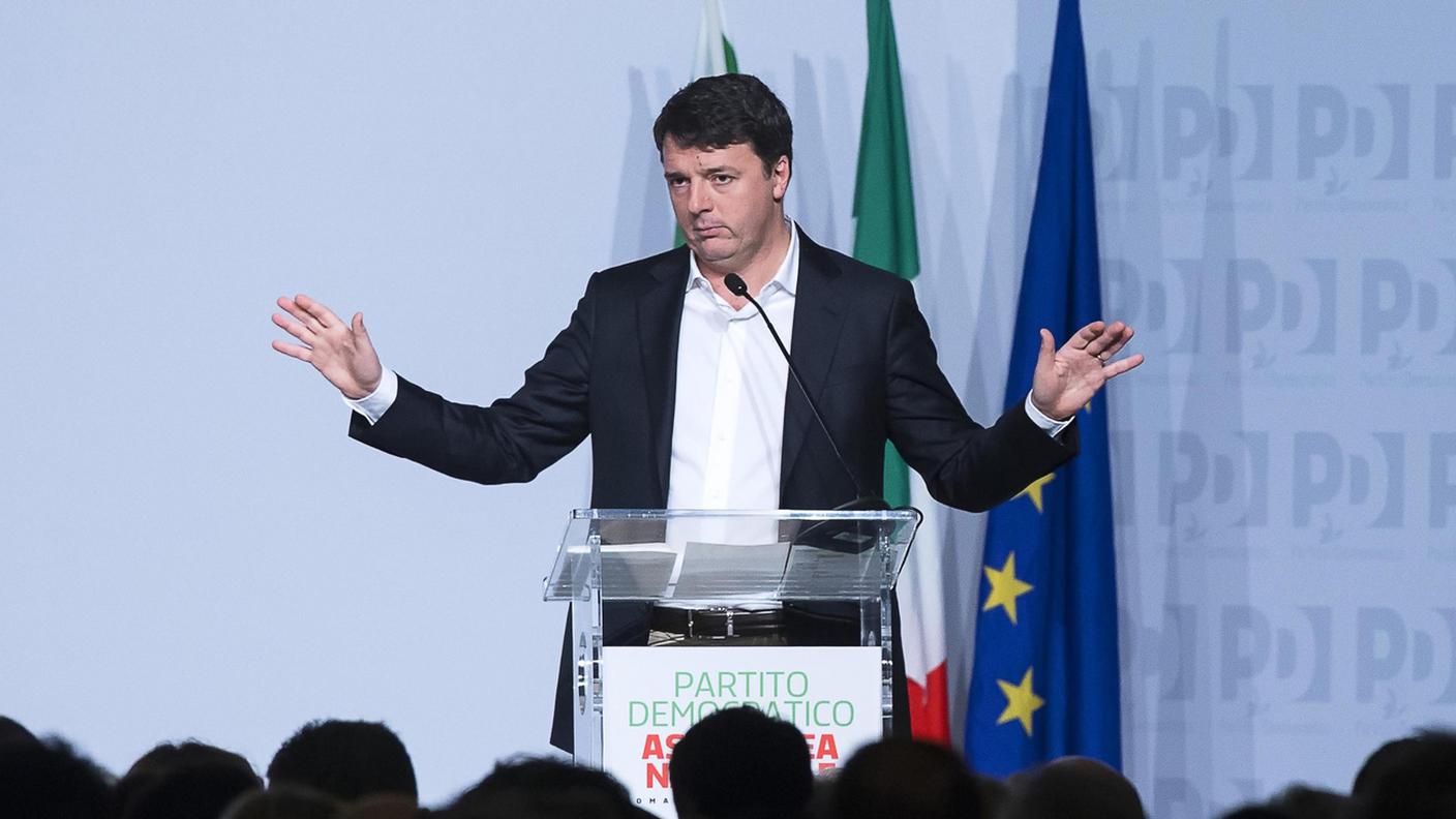 Renzi sfida la minoranza: "Così sceglie la via della scissione"