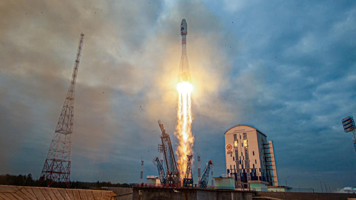La partenza del razzo Soyuz per la missione Luna-25