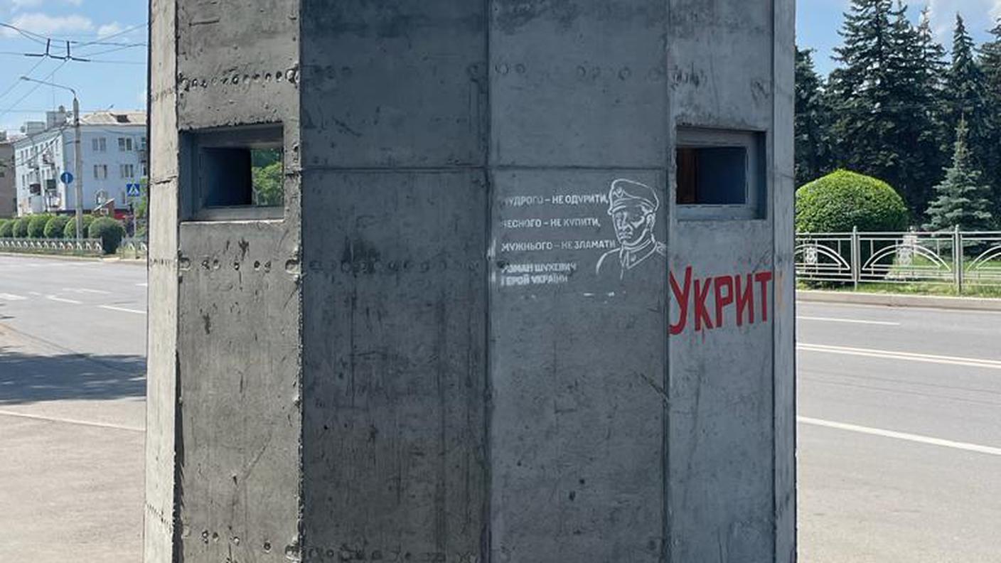 Un rifugio sul marciapiede di kramatorsk