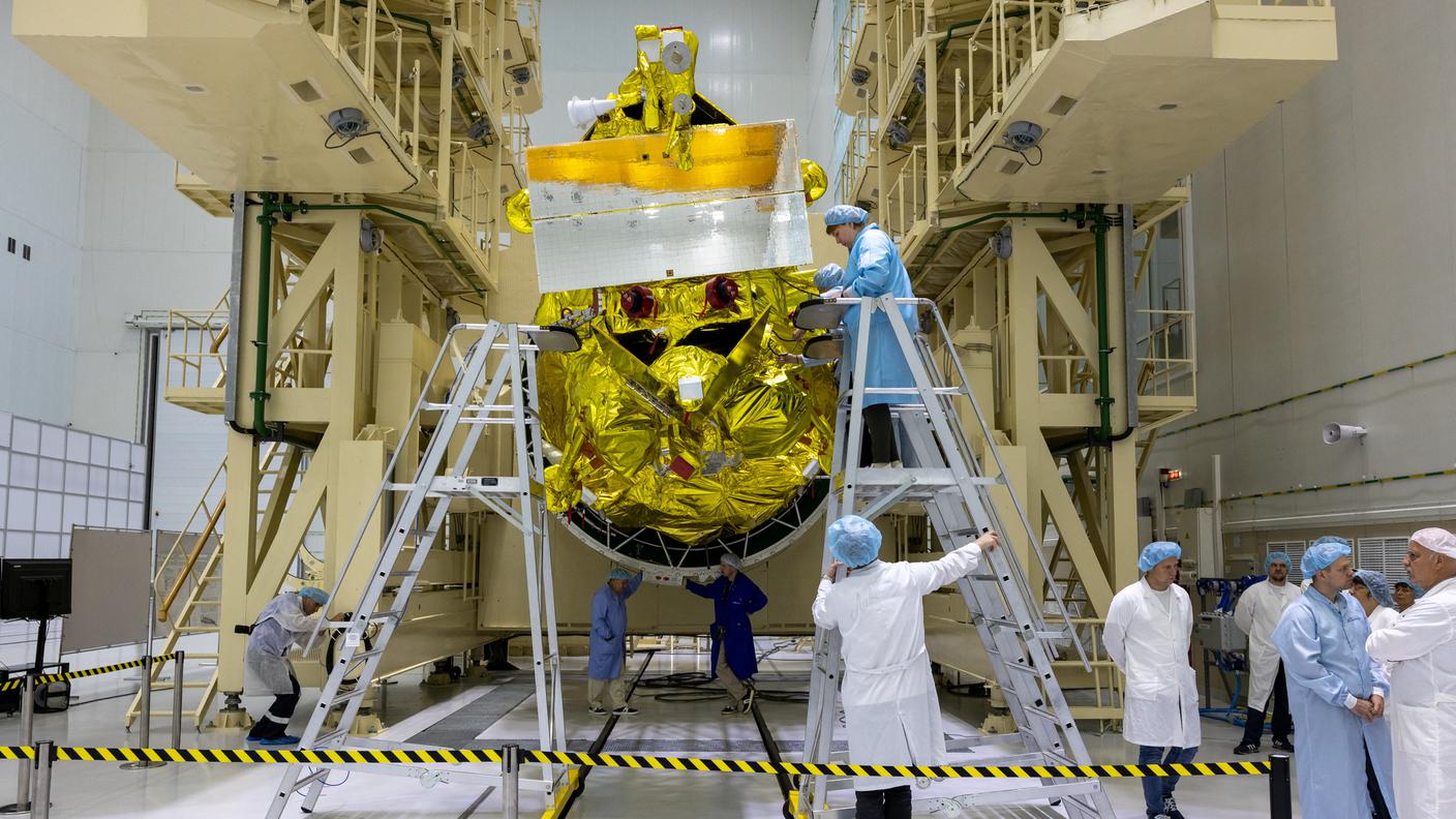 La sonda russa Luna 25 in preparazione per il lancio