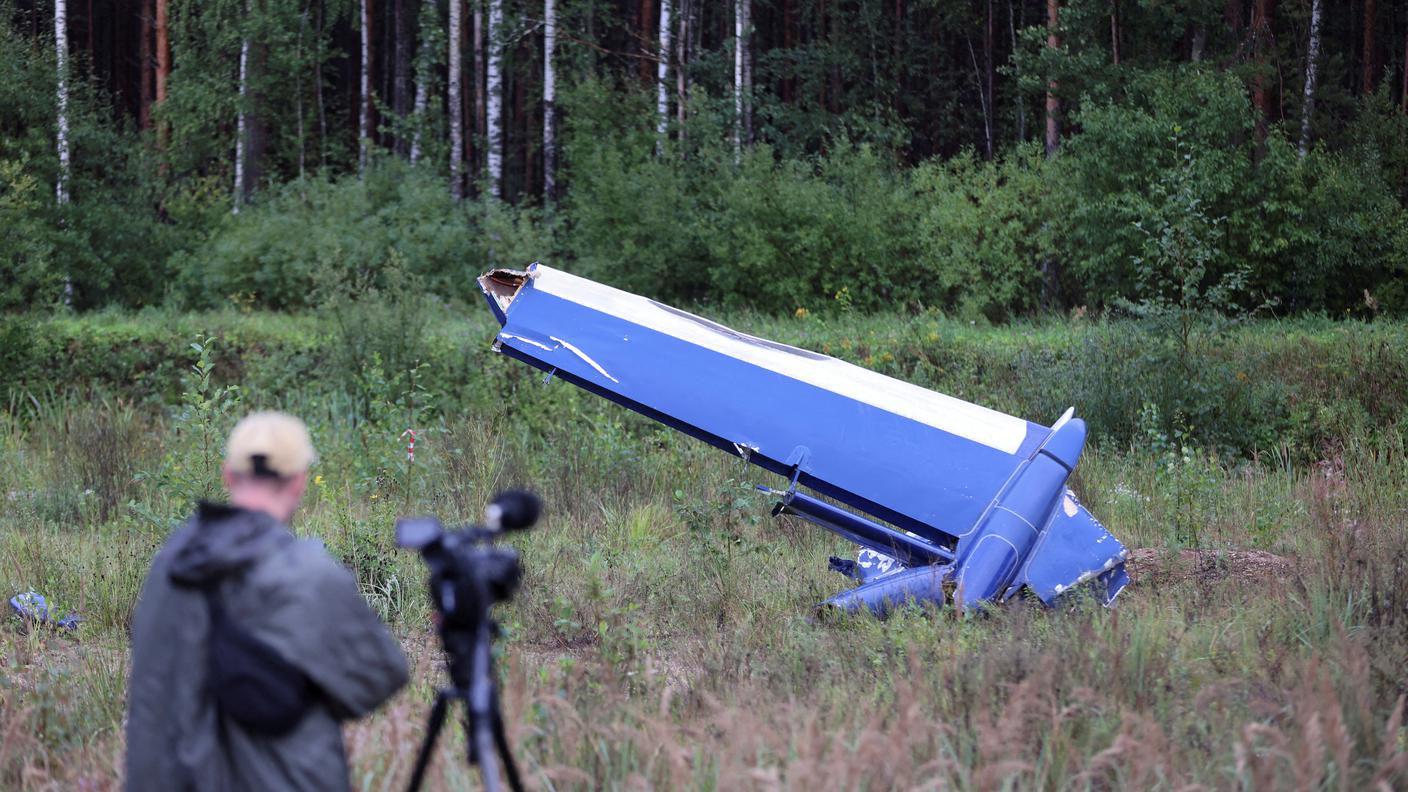 2023-08-24T044031Z_688064350_RC23U2ALF6RR_RTRMADP_3_RUSSIA-CRASH-PRIGOZHIN-SCENE.JPG