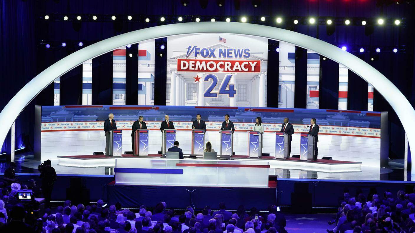 I candidati repubblicani alla Casa Bianca nel primo comizio televisivo; manca Donald Trump