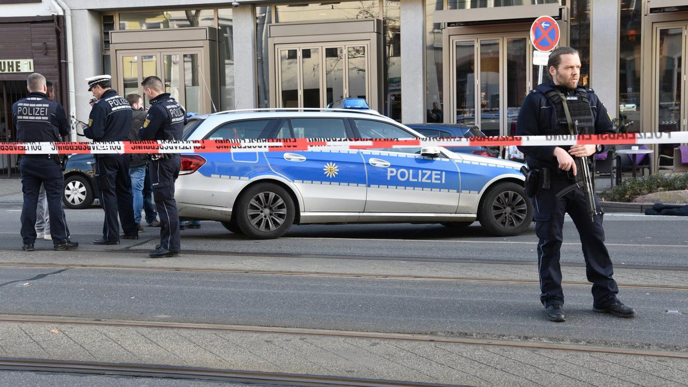 L'intervento di polizia intorno alla zona