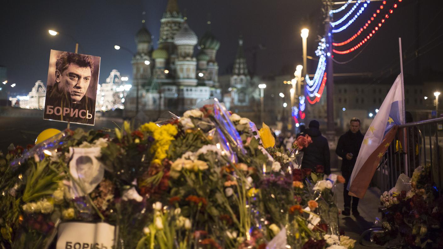 Fiori sul luogo dove è morto Boris Nemtsov