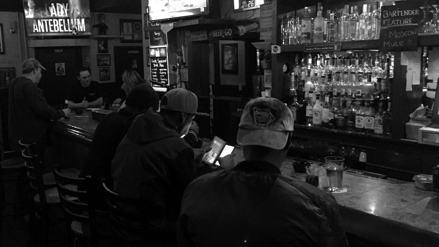 ALLA SALUTE - Riforma sanitaria, sicurezza e posti di lavoro sono state le promesse di Trump. Tra i clienti del Pub 4th Street, molti ci hanno creduto. 
