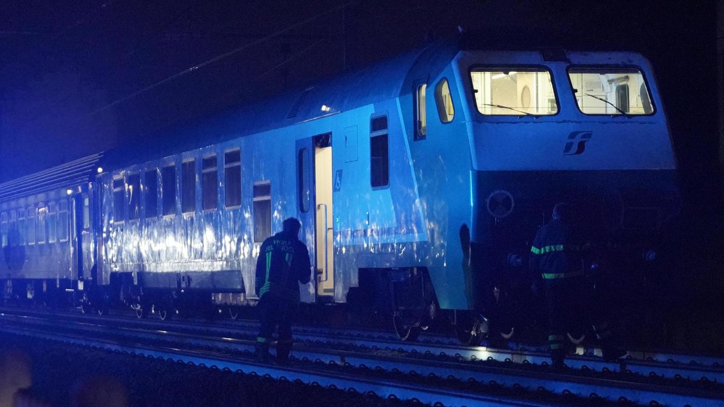 Il treno regionale che ha investito cinque operai poco prima di Torino, giovedì notte