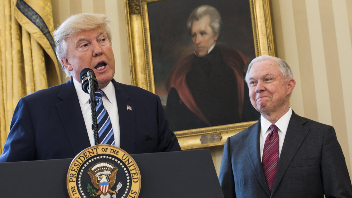 Donald Trump con il ministro della Giustizia, Jeff Sessions