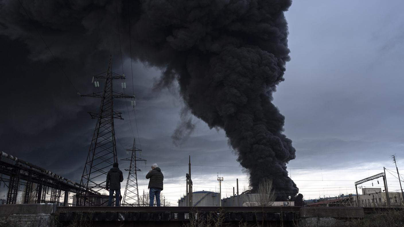I missili russi hanno centrato anche strutture di stoccaggio del petrolio al porto di Odessa