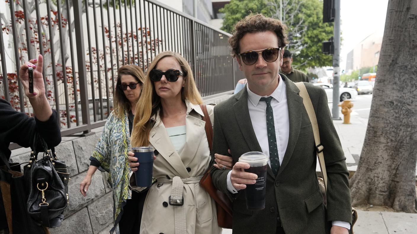 Danny Masterson e sua moglie Bijou Phillips arrivano in tribunale a Los Angeles, lo scorso 16 maggio, per l'arringa finale
