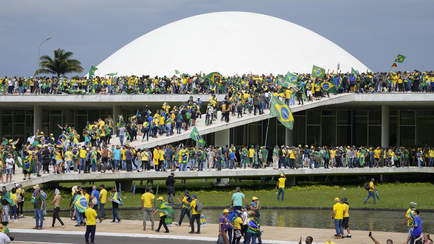 Una foto dell'8 gennaio 2023, i sostenitori di Bolsonaro assaltano il Congresso