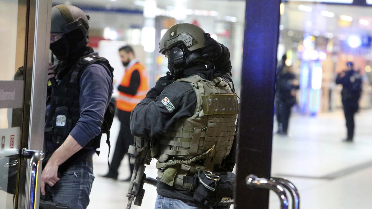 Un'immagine scattata giovedì sera alla stazione centrale di Düsseldorf