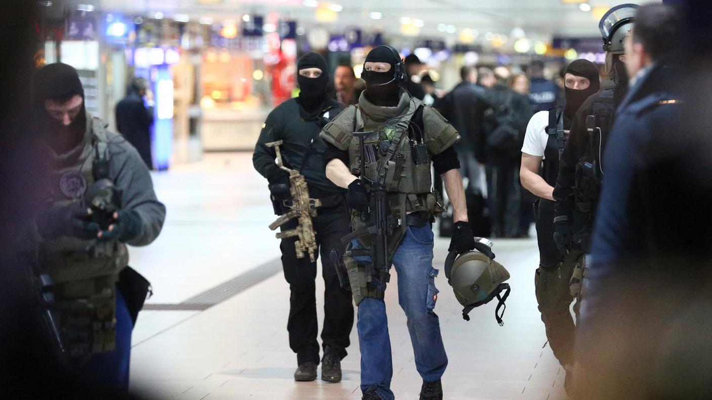 Poliziotti sono intervenuti in forze