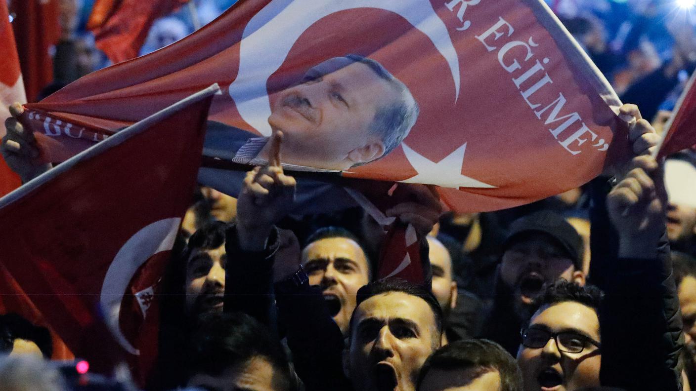 Manifestazione pro Erdogan a Rotterdam