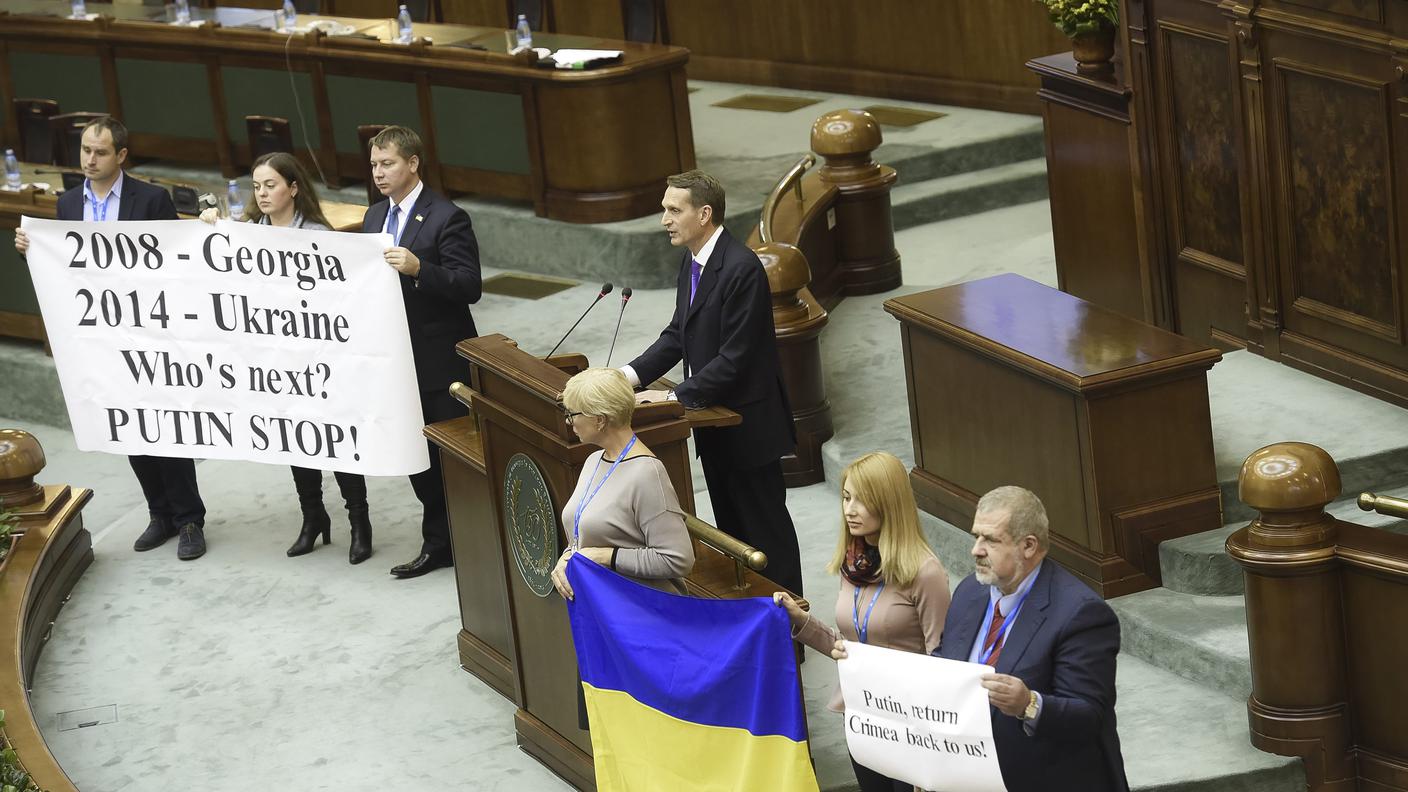 Gli ucraini non hanno mai smesso di protestare contro l'annessione russa della Crimea