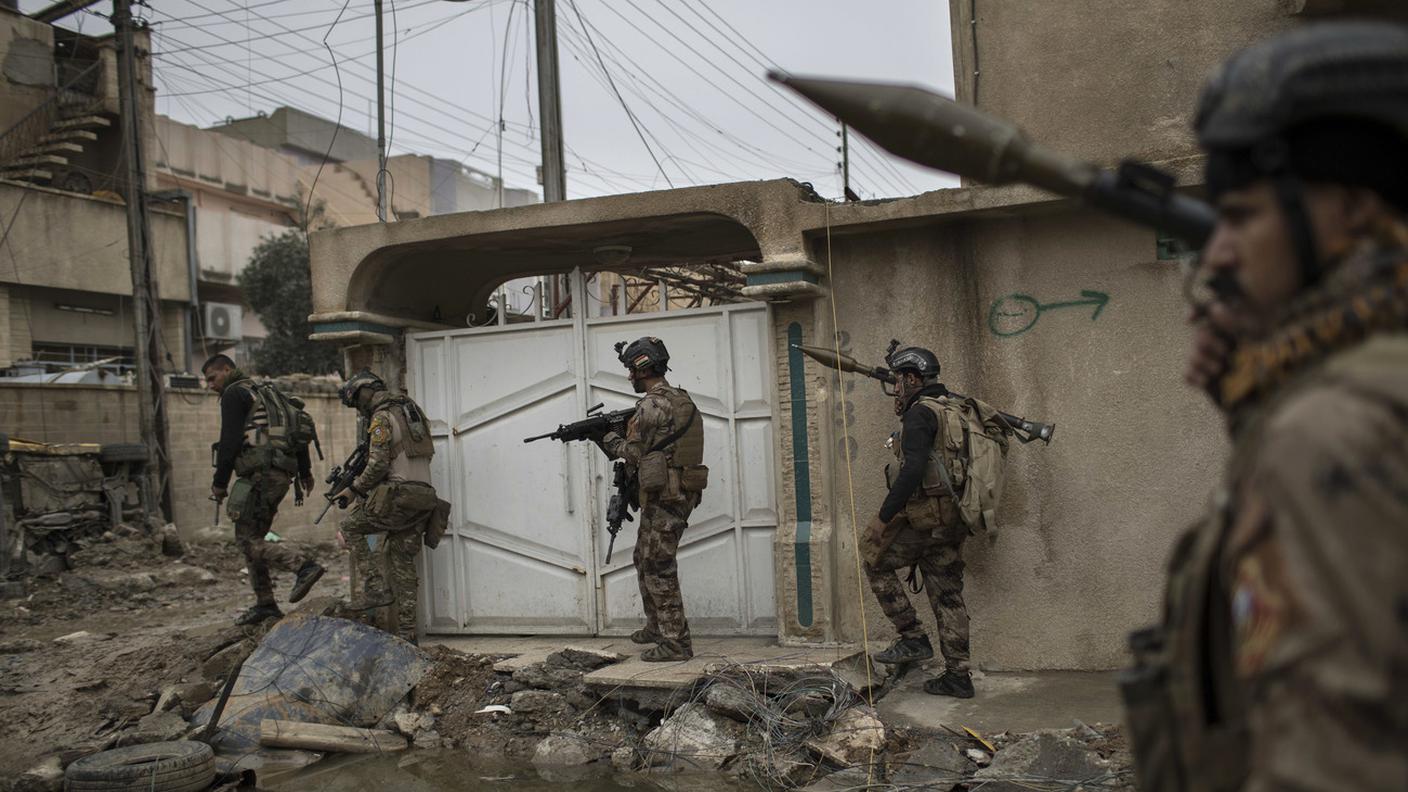 Un gruppo di militari delle forze speciali irachene a Mosul Ovest