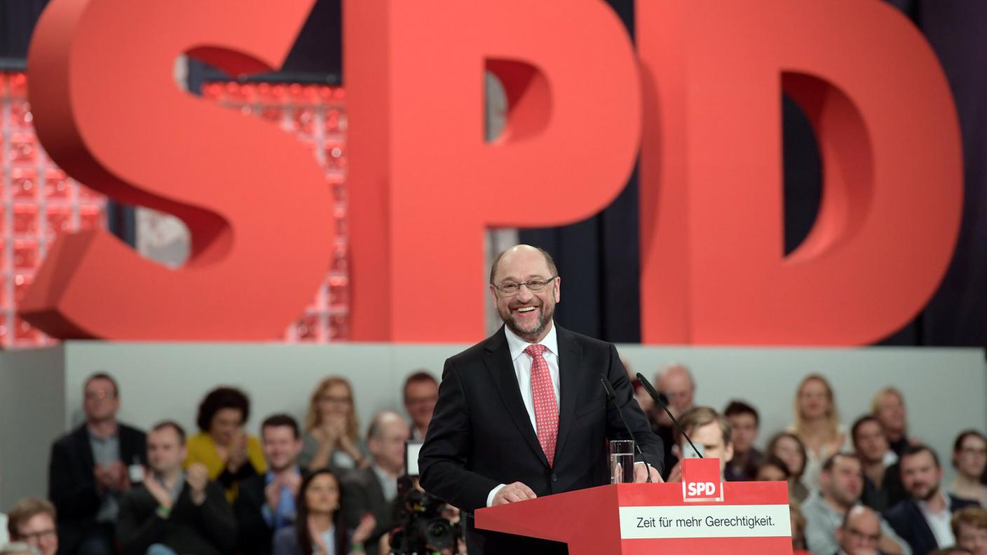 Schulz prende il posto di Sigmar Gabriel nella sfida alla cancelleria contro Angela Merkel