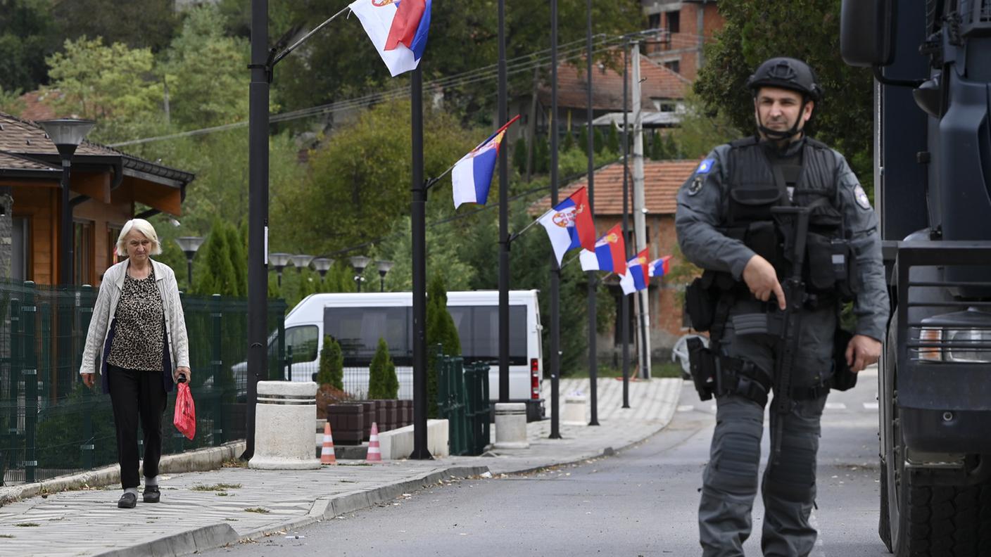 Parziale ritiro serbo dal confine kosovaro