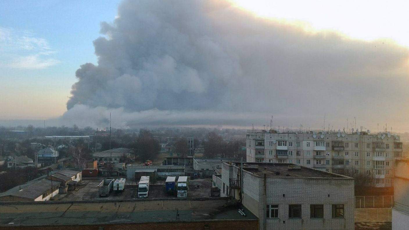 Immagine diurna dello stesso incendio a Balaklia