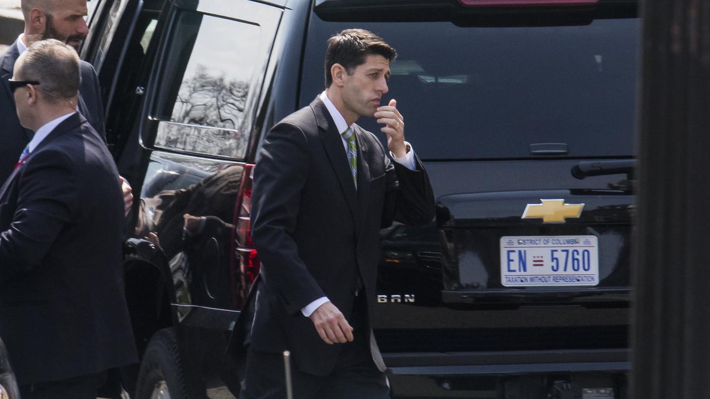 Paul Ryan lascia la Casa Bianca dopo il colloquio con Donald Trump